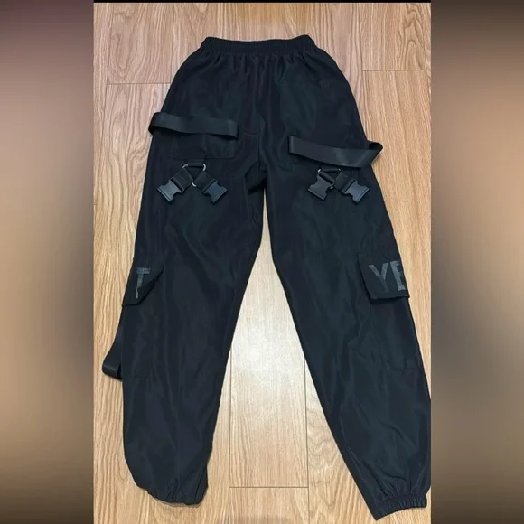 Tech ware pants/Cargos - Picture 2 of 3